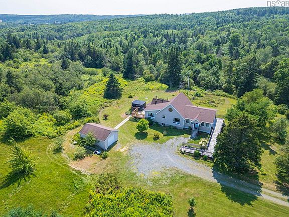 4th image of 1492 Glen Rd