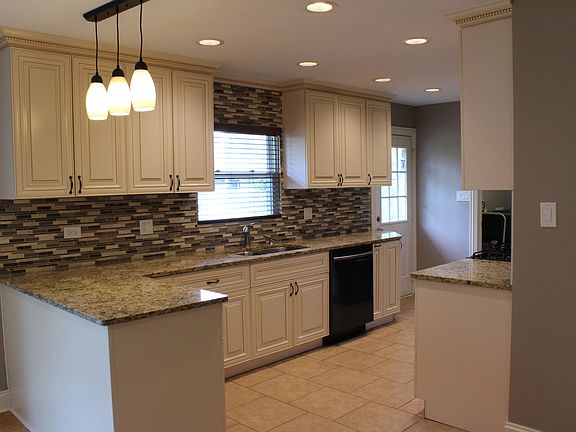 2nd image of 528 Dogwood Trl