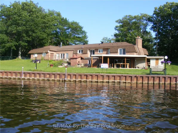 10 Edgewater Rd, Wasaga Beach, ON L9Z 2W3