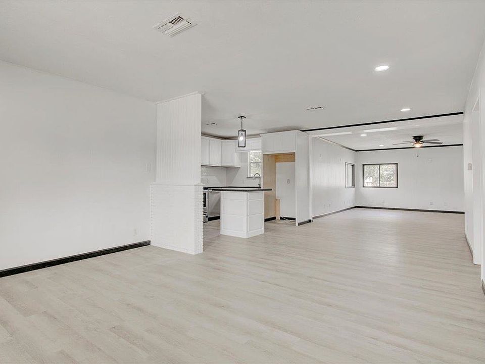 1st image of 495 Clemmons Ave