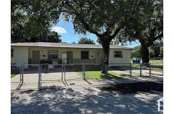 Building Photo - 4301 NW 19th Ave