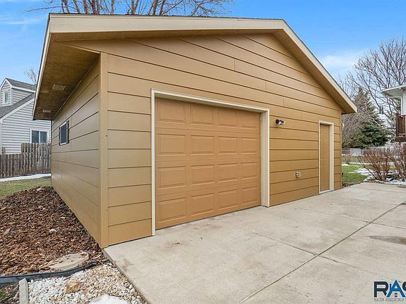 2nd image of 6008 W Bakker Park Dr