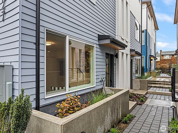2nd image of 2527 29th Avenue S #B