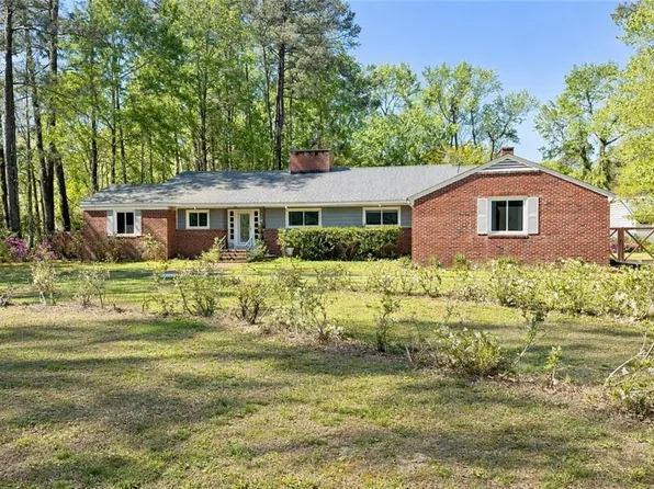 201 Robinhood Rd, Franklin, VA 23851