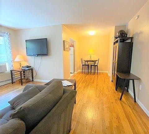 3rd image of 82 Grand St Floor 2