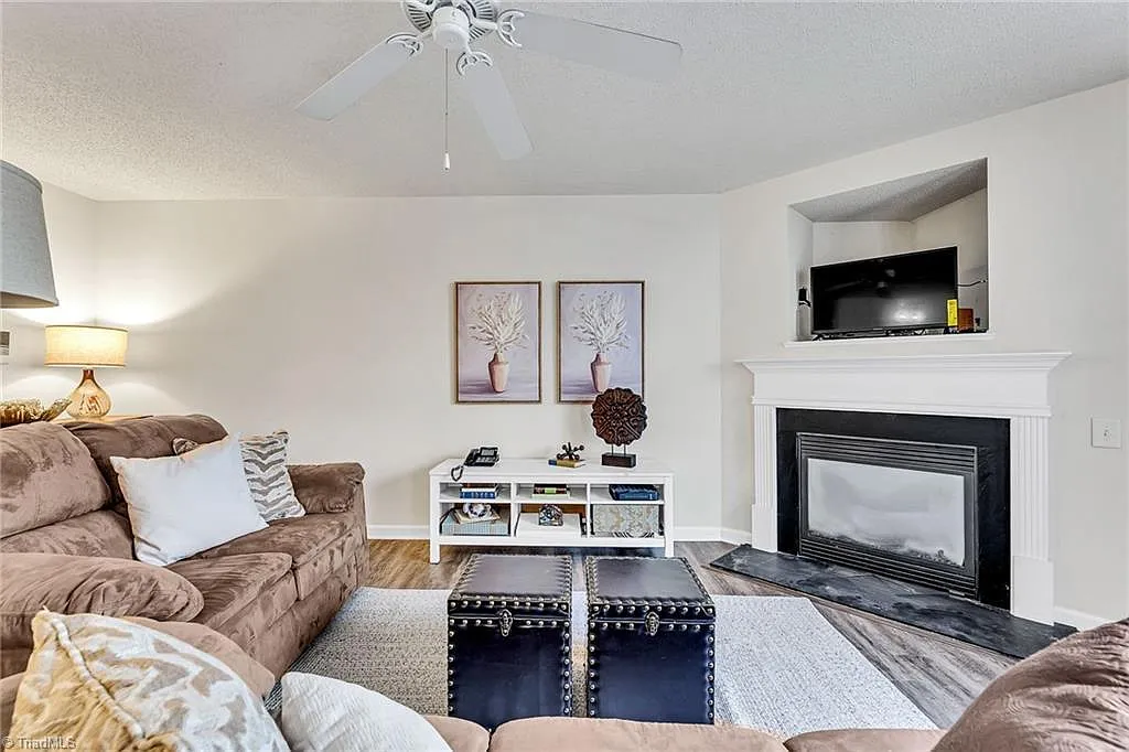 4305 Timberbrooke Dr — Photo 2