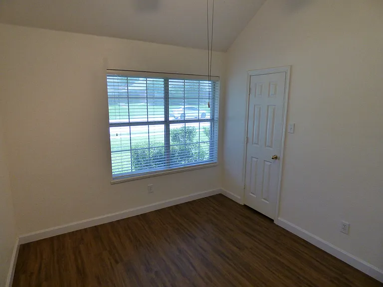 3904 Valez Dr — Photo 17