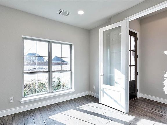 4th image of 8628 Holliday Creek Way