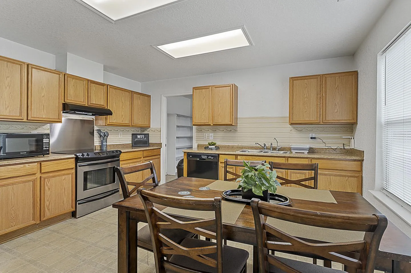 Private Room available in San Antonio | Great location & amenities — Photo 4