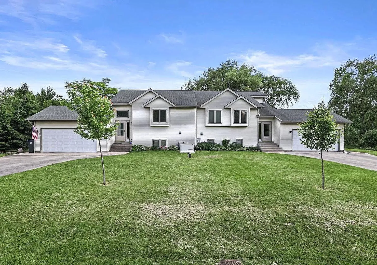 Lochtyn Ridge Townhouse — Photo 1