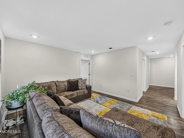319 Tulip Ct — Photo 45