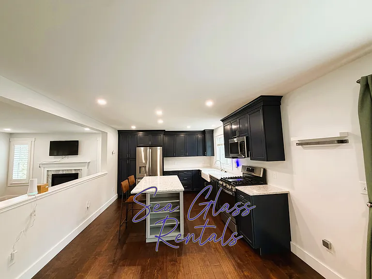 Beacon Dr — Photo 8