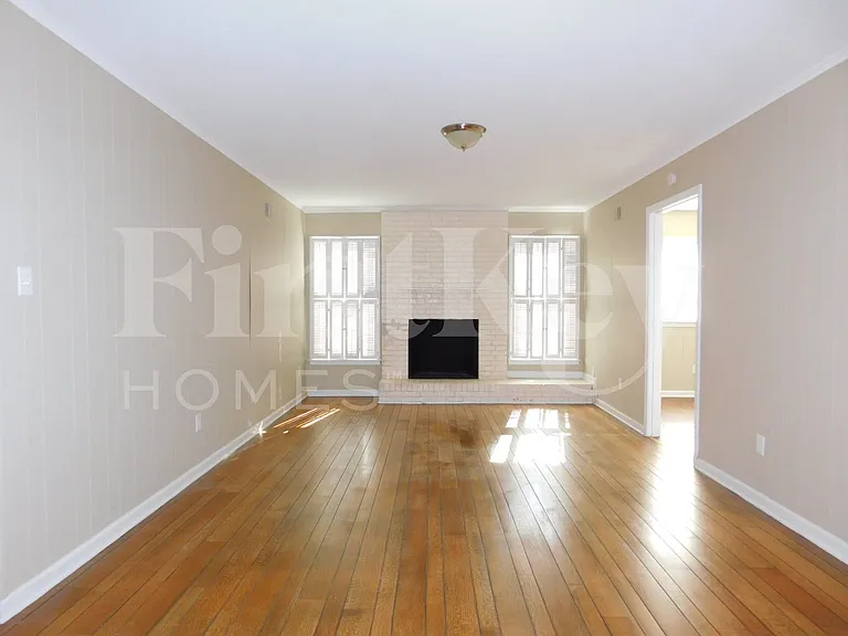 6135 Haddington Dr — Photo 5