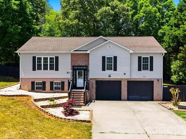 107 Cliffwood Dr, Hudson, NC 28638