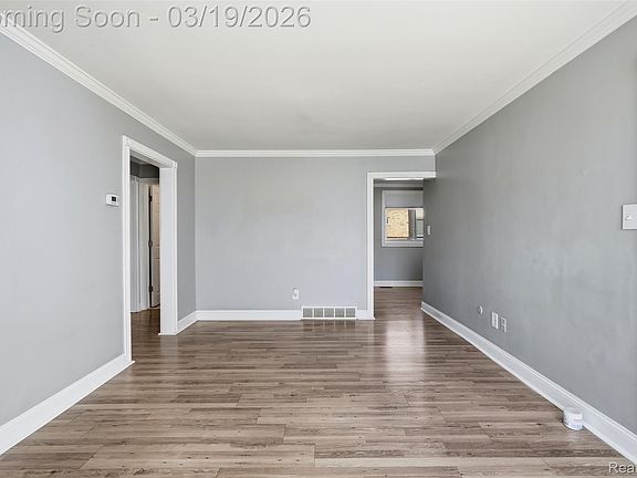 5th image of 4030 W Thirteen Mile Rd APT J2