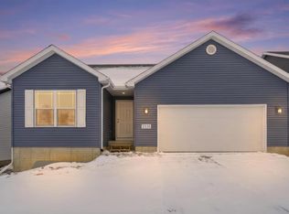 3335 Lincolnshire Rd, Waterloo, IA 50701