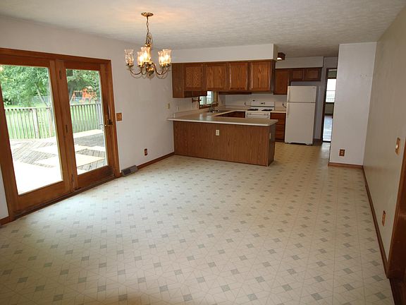 5th image of 35810 S Linden Ln