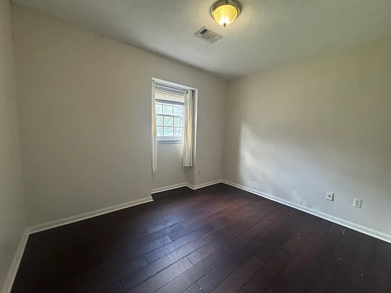 4423 Kings Point Dr — Photo 6