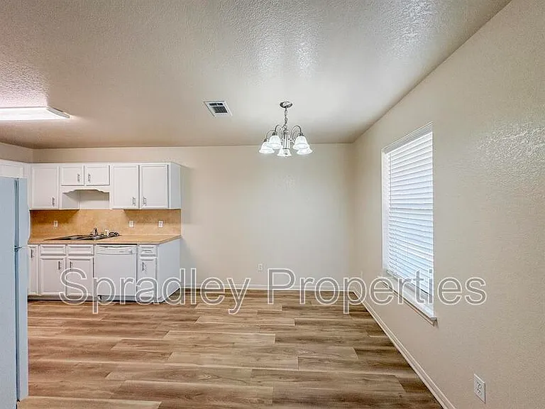 142 Lacey Lou Ln — Photo 3