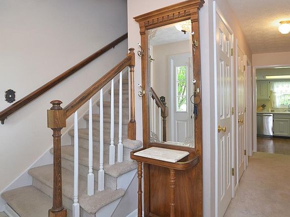 5th image of 210 White Oak Dr