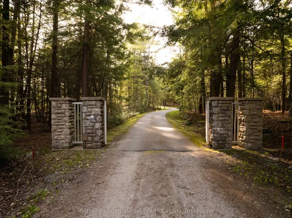 1250 Waldmere Rd, Bracebridge, ON P1L 1W8