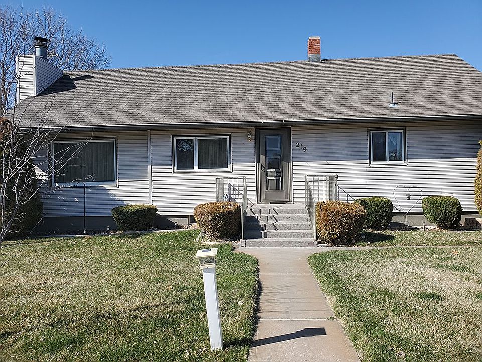 1st image of 219 E 8th St
