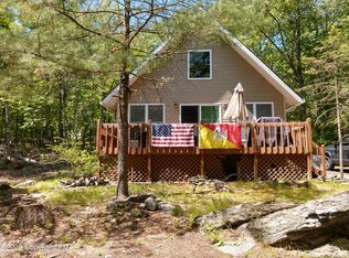 126 Sparrow Loop, Bushkill, PA 18324