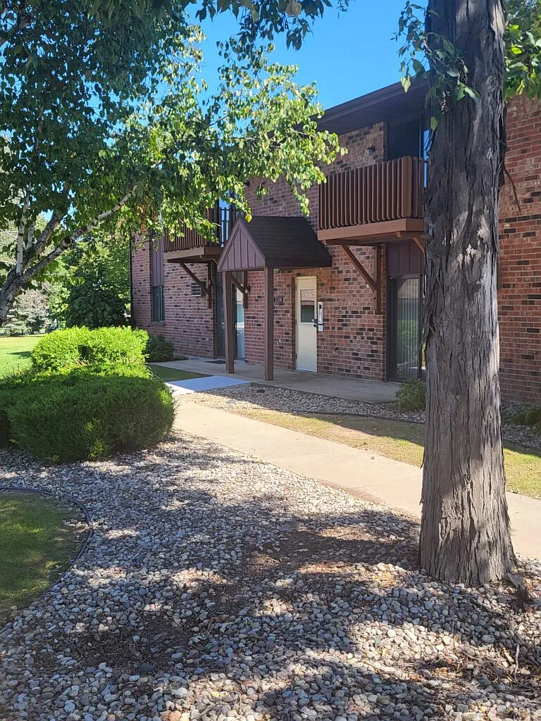 2 bed, $1,159 — Photo 2