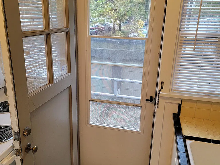 4325 NE Halsey St #9 — Photo 10