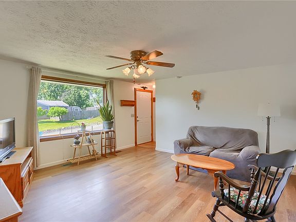 2nd image of 1401 Balsam Dr