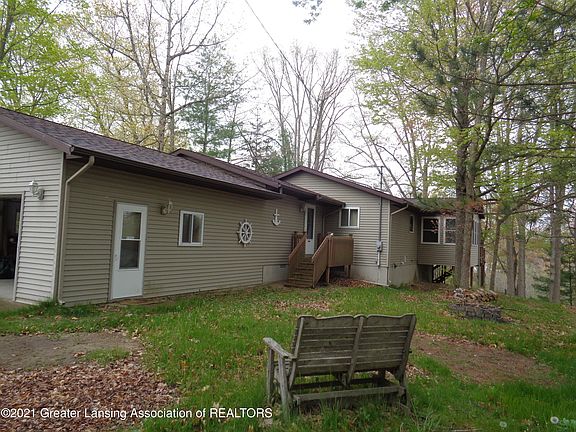 4th image of 15135 Becker Dr