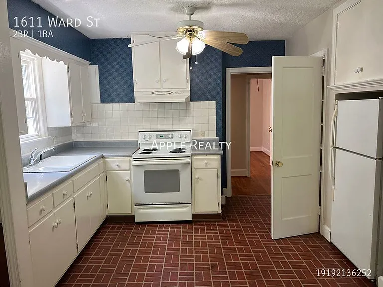 1611 Ward St — Photo 6