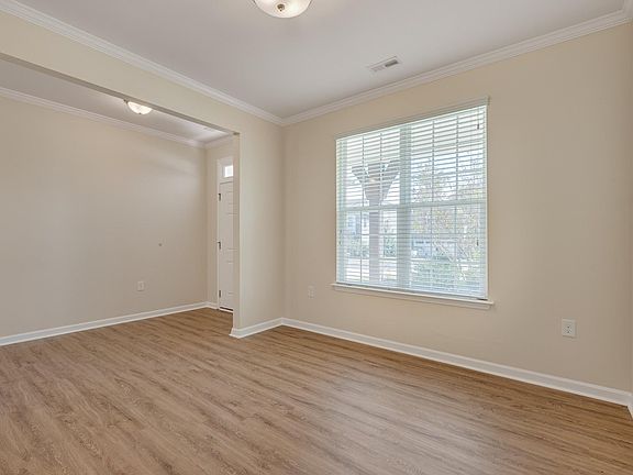4th image of 326 Vintage Holly Dr