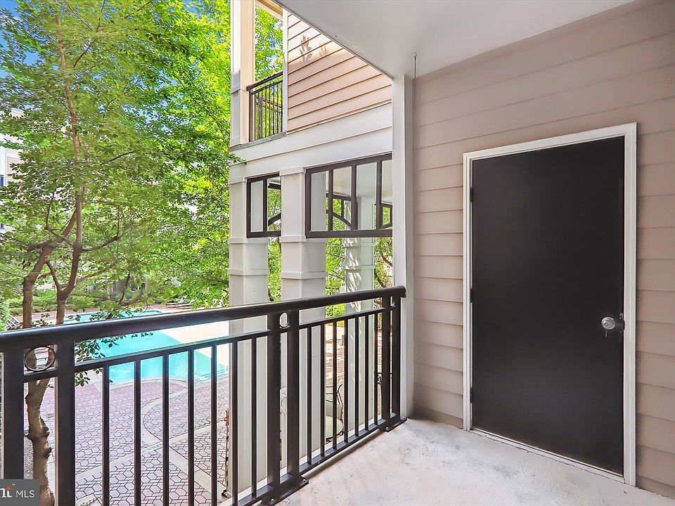 1st image of 501 Hungerford Dr APT 164