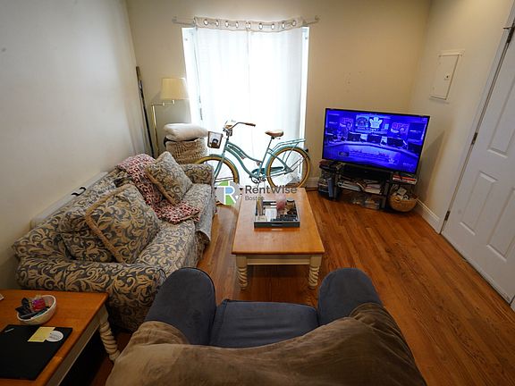 3rd image of 550 E 3rd St #1