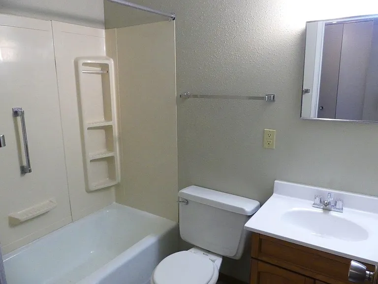 Hill Center Apartments — Photo 11