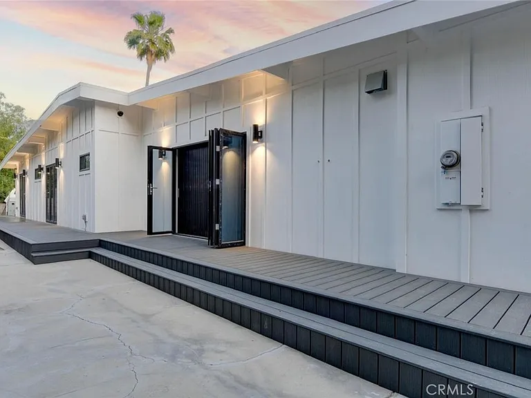 5137 Campo Rd — Photo 4