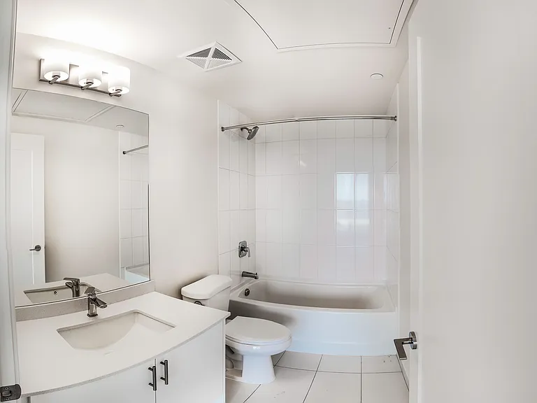 8960 Jane St #621 — Photo 6
