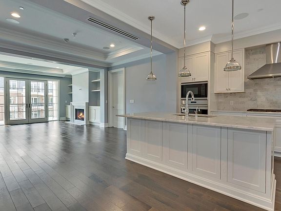 5th image of 1000 Royal Ct