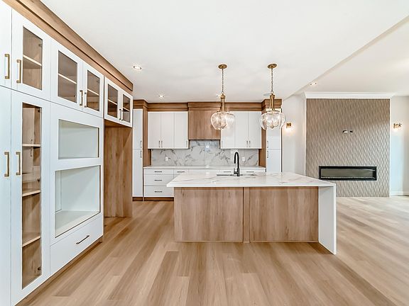 3rd image of 47 Meadowgrove Ln