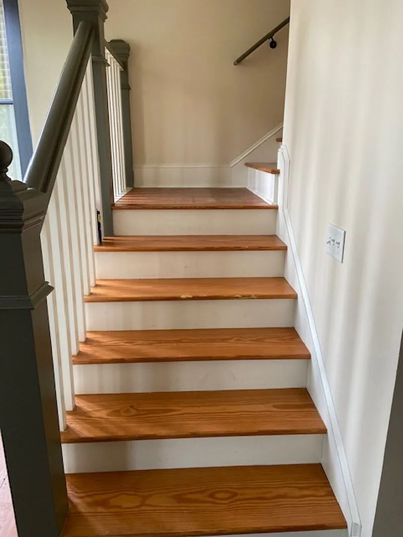 Luxury Townhome in the Heart of Downtown with Private Parking — Photo 1