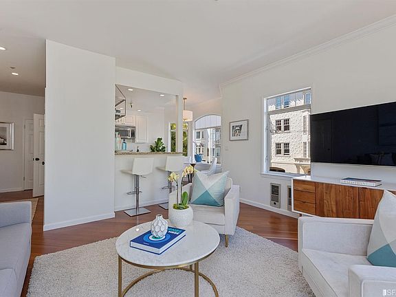 5th image of 1921 Jefferson St APT 105