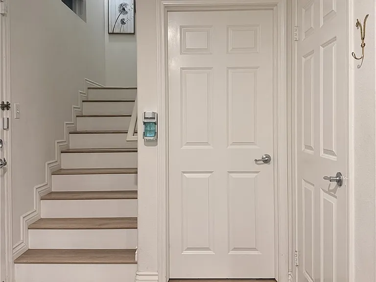 8554 Burnet Ave — Photo 10