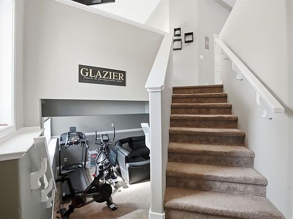3rd image of 52 S Castella Cres