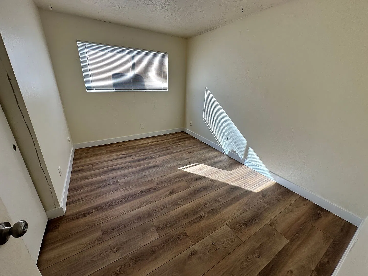 5BD/2BA, Huge Yard! — Photo 3