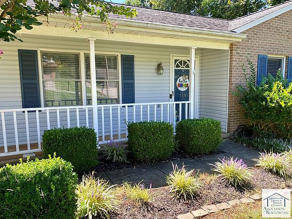 3rd image of 719 Rosewood Ave