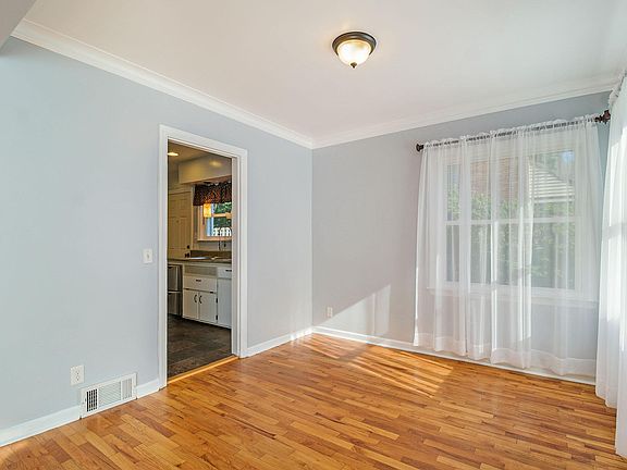5th image of 2436 Oakland Dr