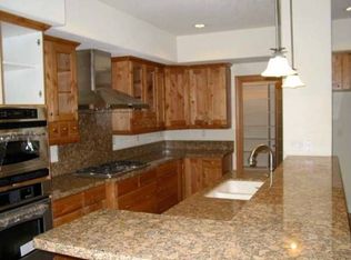 10281 Badger Ln, Truckee, CA 96161