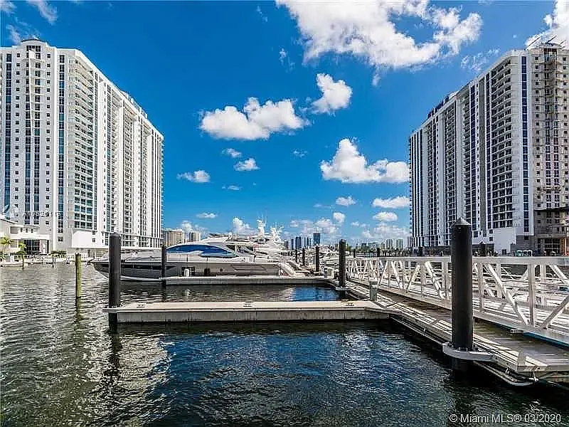 950 Brickell Bay Dr #4409