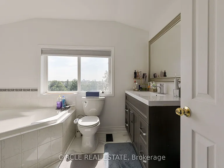 20 Spadina Rd #20 — Photo 32